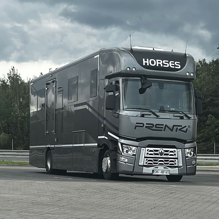 Koniowóz Renault - nowoczesna ciężarówka do przewozu konii